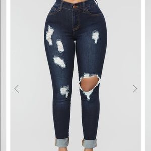Super cute mid ride jeans ! New !